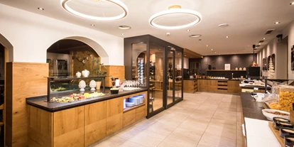 Luxusurlaub - Hotel-Schwerpunkt: Luxus & Familie - Frühstücks-Buffet - Landhotel Schermer