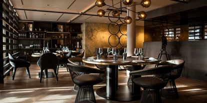 Luxusurlaub - Hotel-Schwerpunkt: Luxus & Familie - Beef Club: das À la Carte Restaurant im Hotel - Schlosshotel Fiss