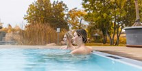 Luxusurlaub - Pools: Innenpool - Outdoor-Relax Pool im Saunadorf  - VILA VITA Pannonia