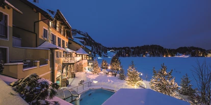 Luxusurlaub - Parkplatz: gebührenpflichtig in Gehweite - Winterwonderland - Romantik Seehotel Jägerwirt