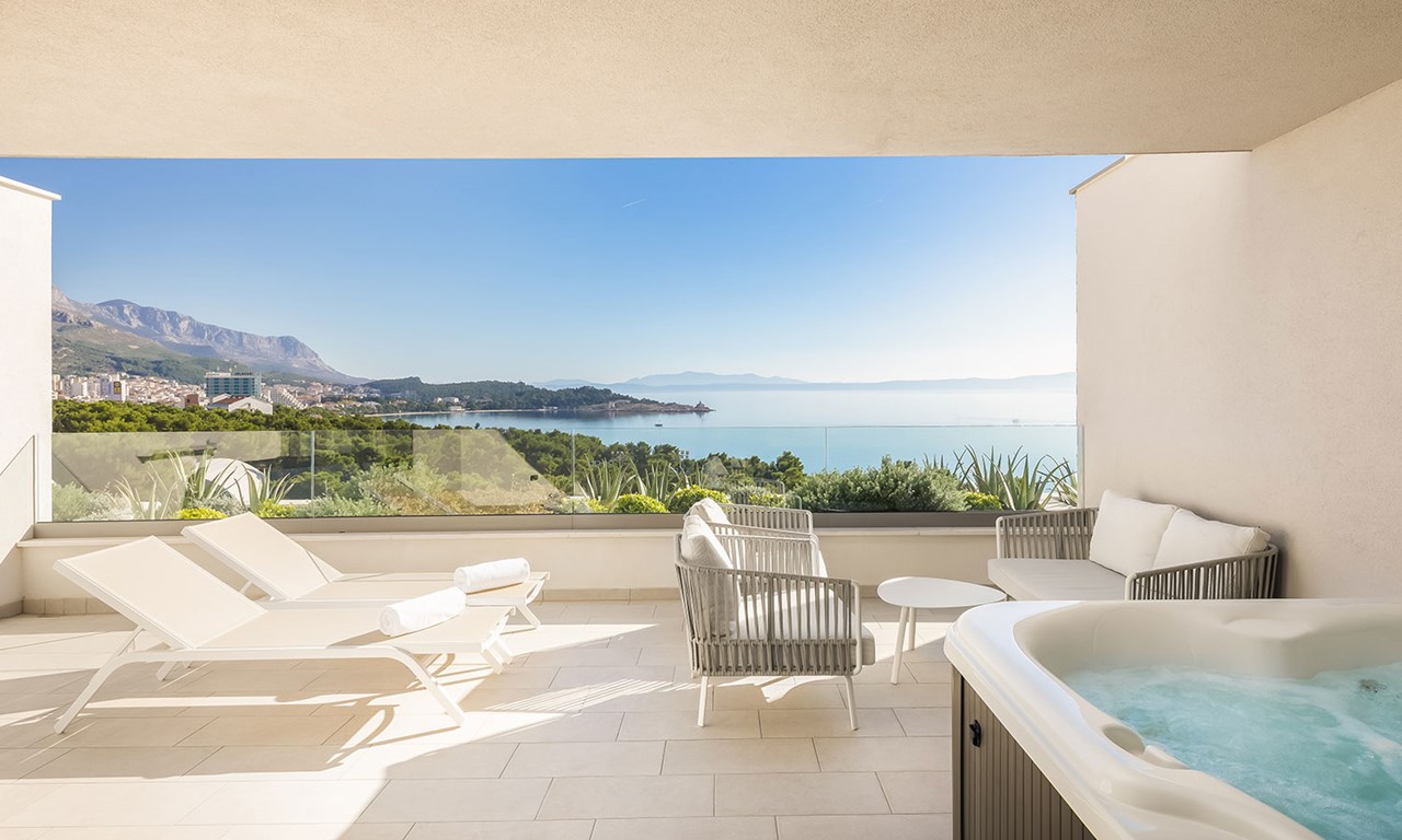 Aminess Khalani Hotel Zimmerkategorien  Khalani Elegant Sea View Veranda Suite mit privatem Whirlpool