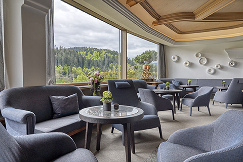 Luxushotel: Hotelhalle - Hotel Traube Tonbach