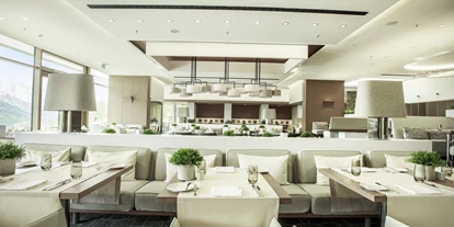 Luxusurlaub - Parkplatz: gebührenpflichtig in Gehweite - Restaurant Johann Grill - Kempinski Hotel Berchtesgaden