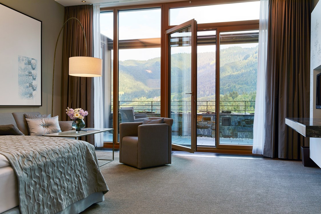 Luxushotel: Deluxe Terrassenzimmer - Kempinski Hotel Berchtesgaden