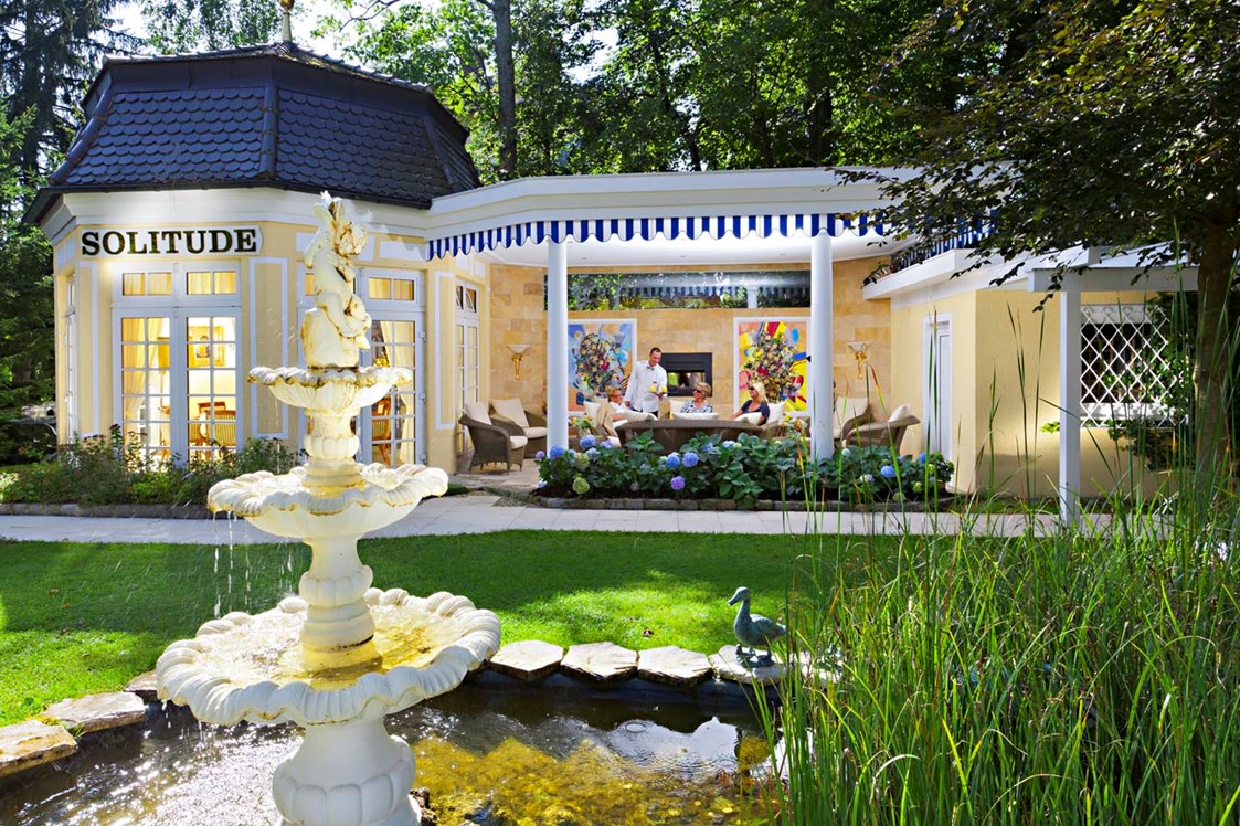 Luxushotel: Garten mit Pavillon Solitude mit Gartenlounge - Hotel, Kneipp & Spa Fontenay "le petit château"