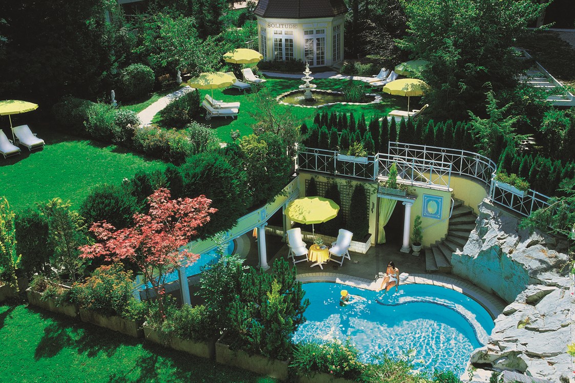 Luxushotel: Garten mit Außenpool und Liegewiese - Hotel, Kneipp & Spa Fontenay "le petit château"