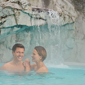 Luxushotel: beheizter Außenpool mit Wasserfall - Hotel, Kneipp & Spa Fontenay "le petit château"