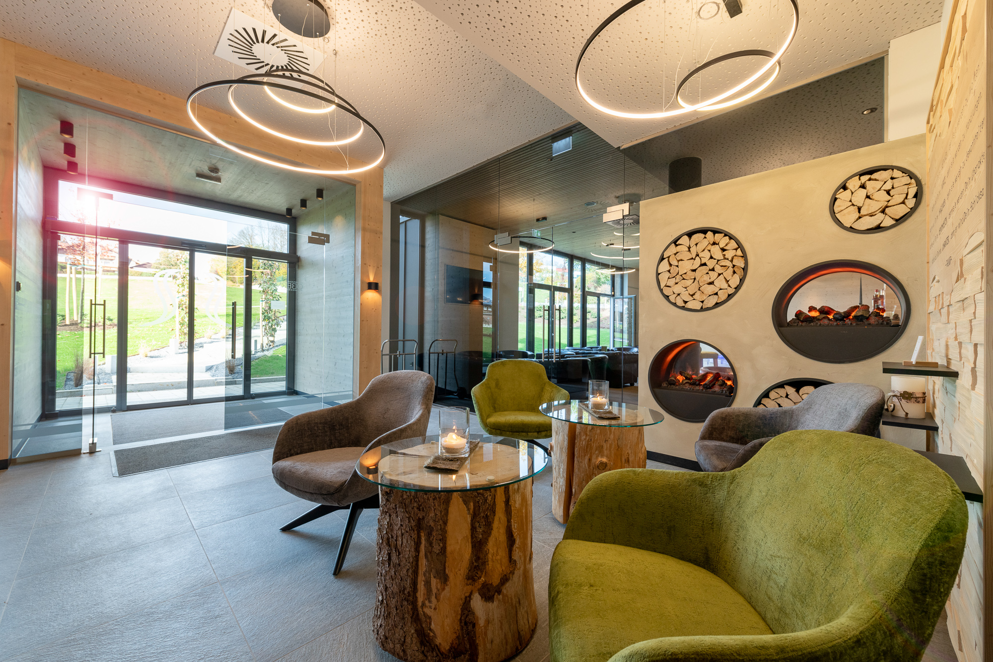 Luxushotel: Lobby - Urlaubsgefühl ab Minute 1 - Landrefugium Obermüller | 360 ° Glück | 4,5 Sterne