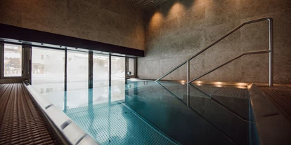 Luxusurlaub - Hotel-Schwerpunkt: Luxus & Familie - Ganzjährig beheizter Outdoor-Pool mit Inneneinstieg - Boutique Hotel DAS RIVUS