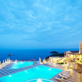 Luxushotel: Außenansicht / Pool - Sivota Diamond Spa Resort