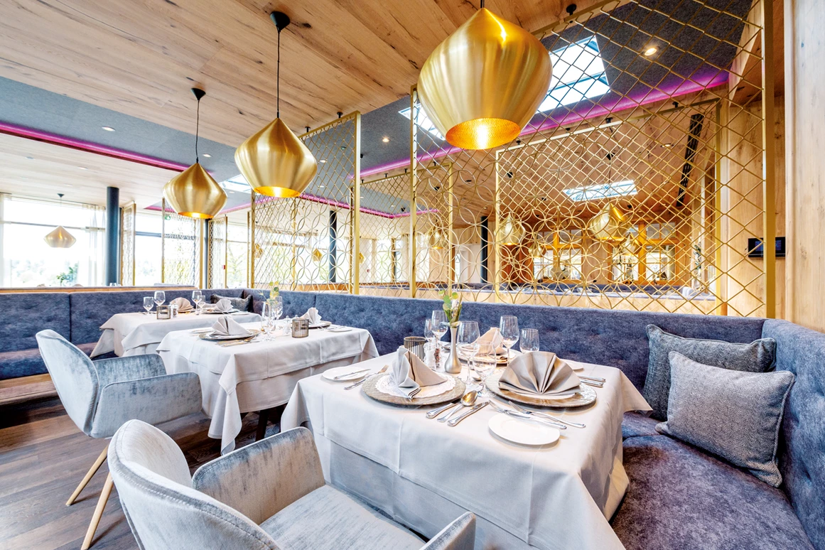 Luxushotel: Der komplette Restaurantbereich ist klimatisiert - Wellness & SPA Resort Mooshof