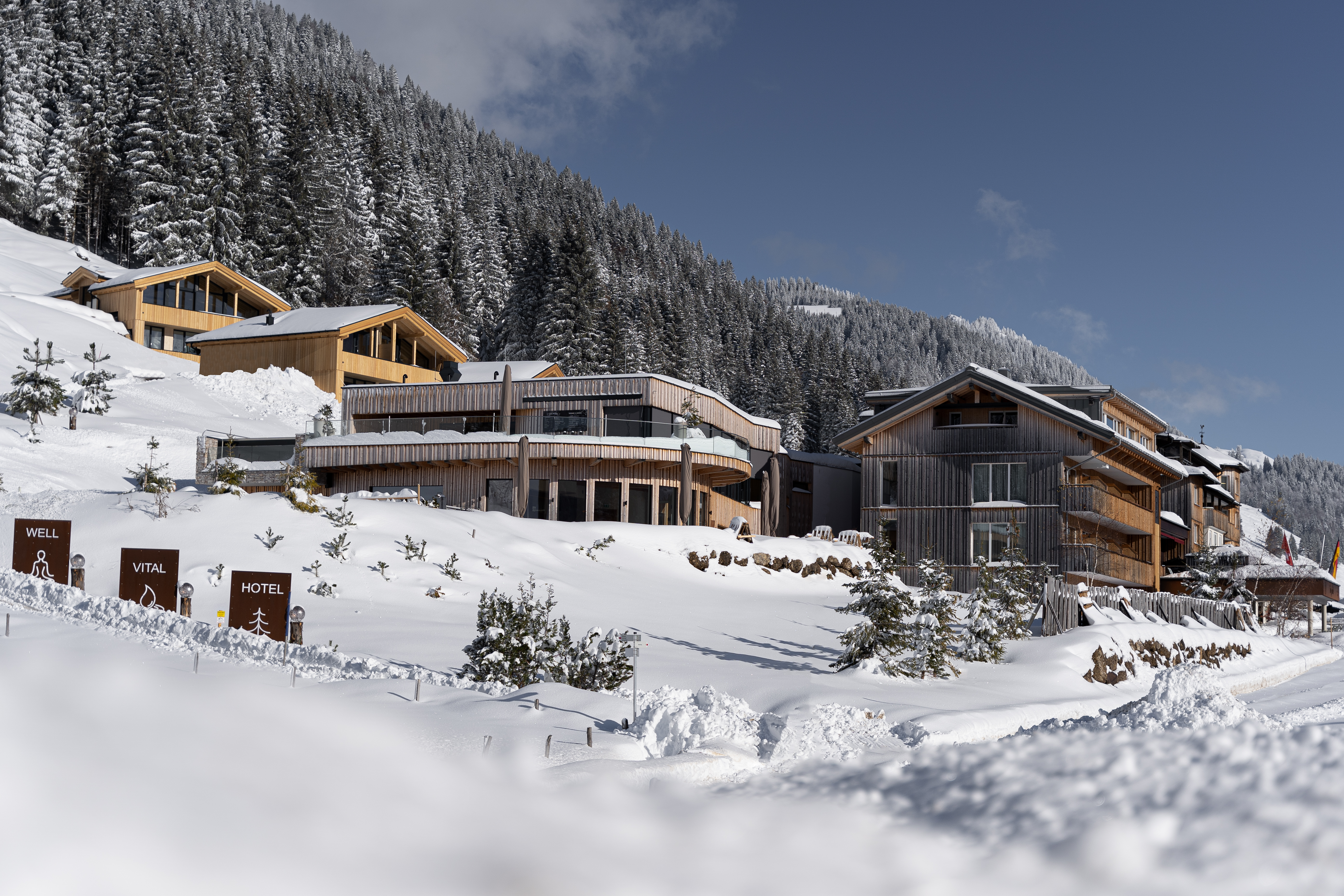 Luxushotel: Außenanlage - Wellness - Torghele's Wald & Fluh