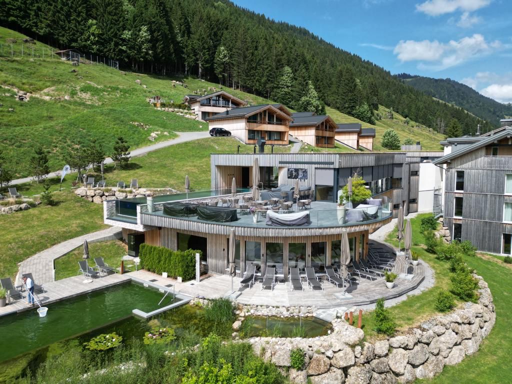 Luxushotel: Außenansicht - Torghele's Wald & Fluh