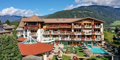 Luxusurlaub - Saunalandschaft: Textilsauna - Mirabell Dolomites Hotel . Luxury . Ayurveda & Spa