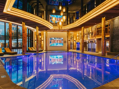 Luxusurlaub - Parkplatz: gebührenpflichtig in Gehweite - Thermal-Innenpool - Baden wie in einem Ballsaal - Ortner's Resort*****