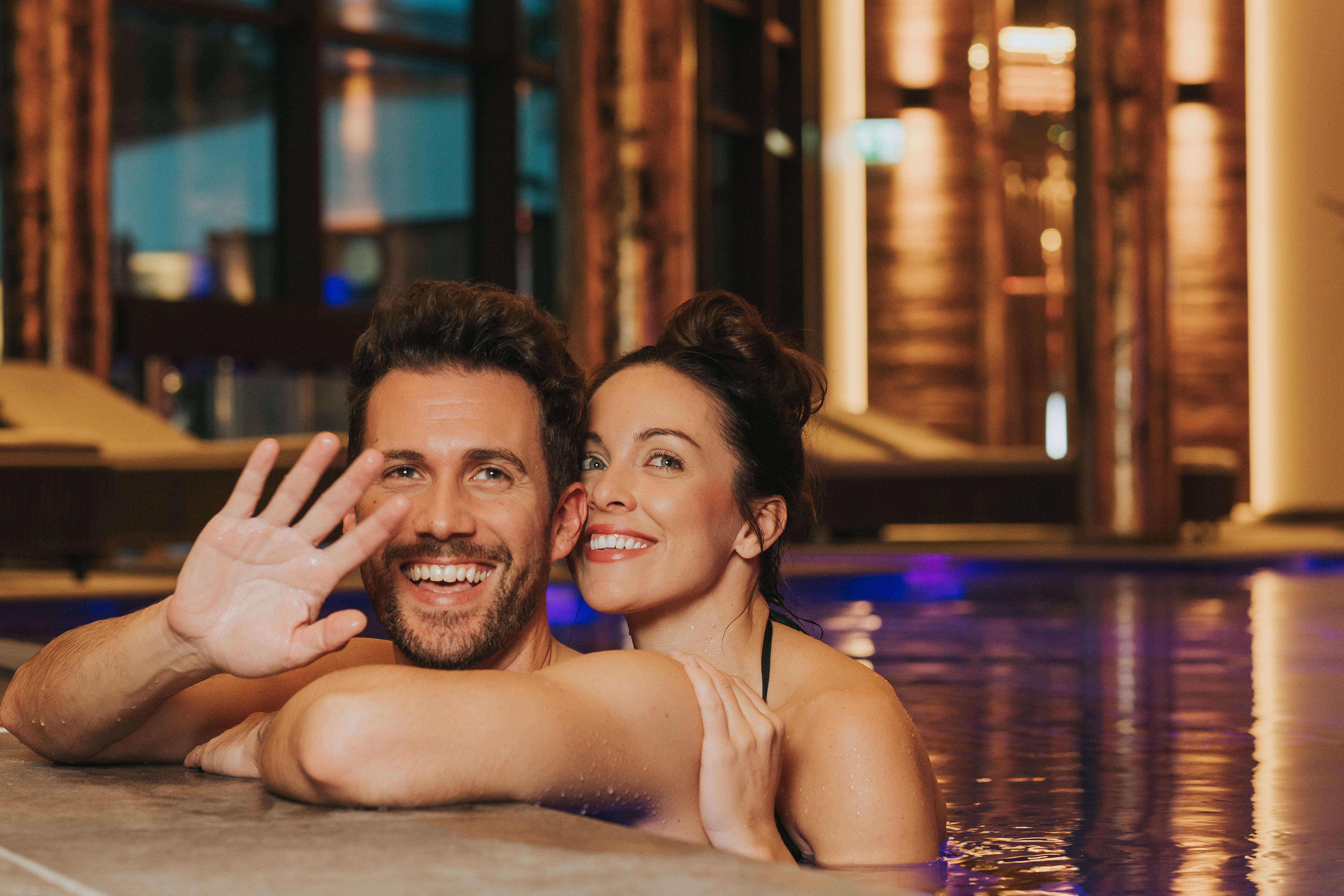 Luxushotel: Ein herzliches "Servus" aus dem Innenpool - Ortner's Resort*****