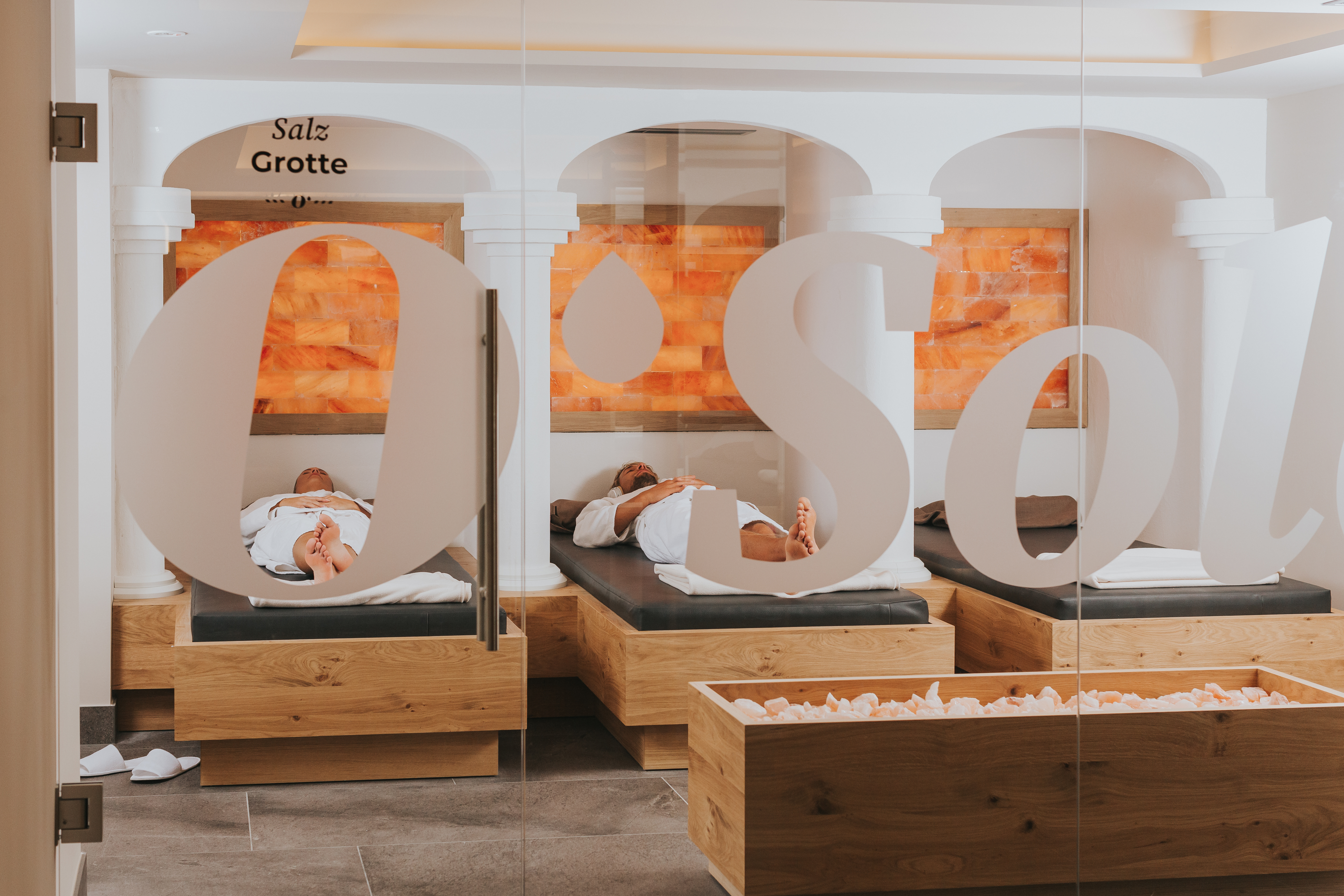 Luxushotel: Ruhebetten in der Sole-Grotte - Ortner's Resort*****