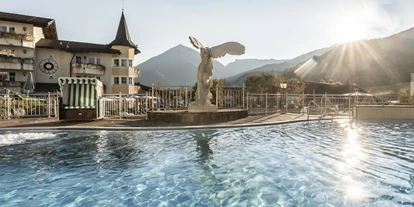Luxusurlaub - Hotel-Schwerpunkt: Luxus & Romantik - Innsbruck - Pool Herbst - Posthotel Achenkirch