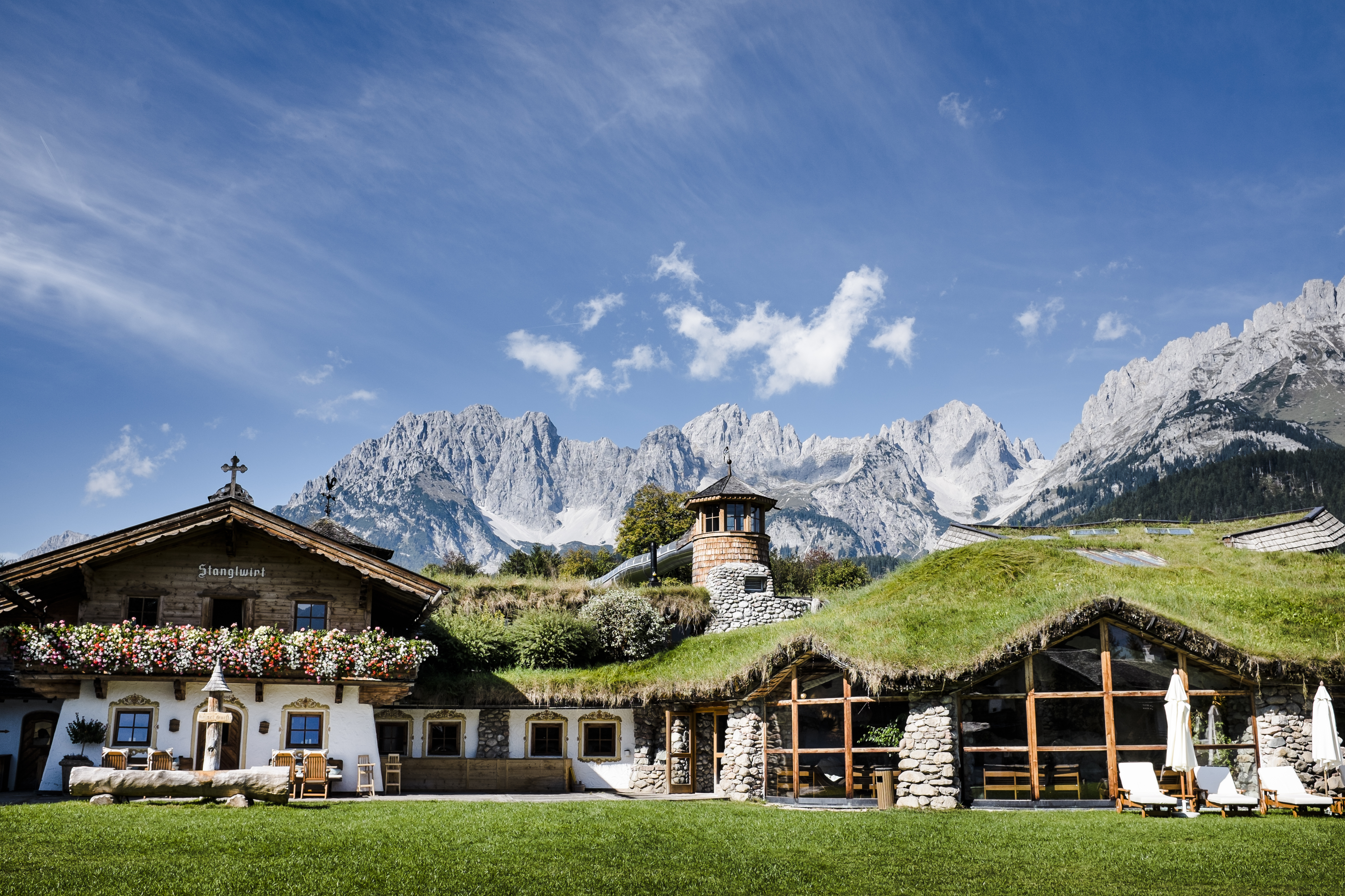 Luxusurlaub - Tirol - Kaiserwiese mit Blick zum Wilden Kaiser - Bio-Hotel Stanglwirt