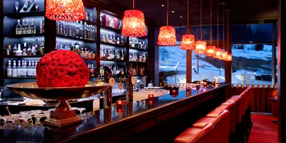 Luxusurlaub - Bar: Poolbar - Kempinski Hotel Das Tirol