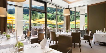 Luxusurlaub - Bar: Poolbar - Kempinski Hotel Das Tirol