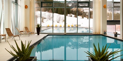 Luxusurlaub - Bar: Poolbar - Kempinski Hotel Das Tirol