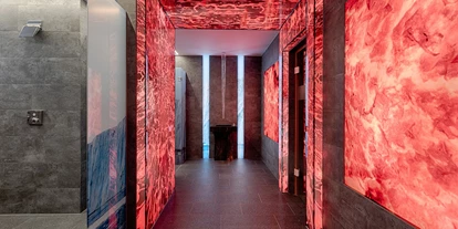 Luxusurlaub - Bar: Poolbar - Kempinski Hotel Das Tirol