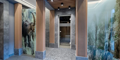 Luxusurlaub - Bar: Poolbar - Kempinski Hotel Das Tirol