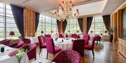 Luxusurlaub - Bar: Poolbar - Kempinski Hotel Das Tirol