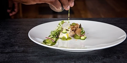 Luxusurlaub - Bar: Poolbar - Kempinski Hotel Das Tirol