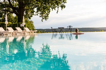 Luxushotel: Schwimmen bis zum Horizont im Steirerhof Bad Waltersdorf - Hotel & Spa Der Steirerhof Bad Waltersdorf