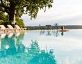 Luxushotel: Schwimmen bis zum Horizont im Steirerhof Bad Waltersdorf - Hotel & Spa Der Steirerhof Bad Waltersdorf