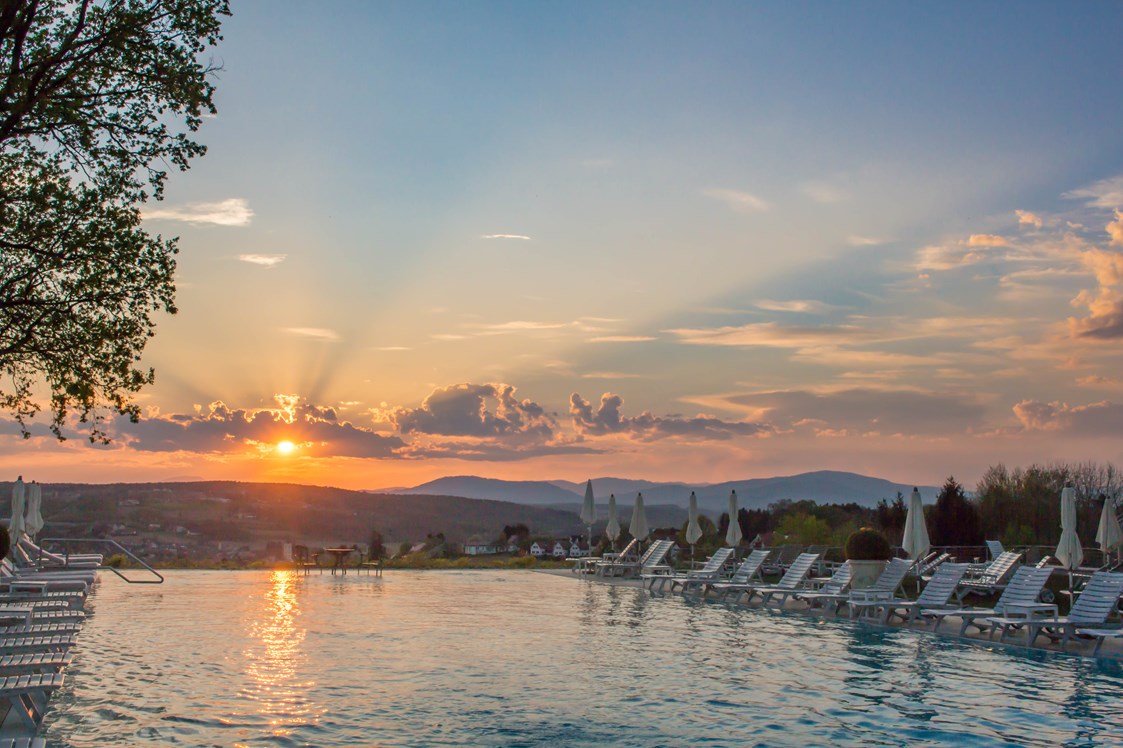Luxushotel: Traumhafte Sonnenuntergänge  - Hotel & Spa Der Steirerhof Bad Waltersdorf