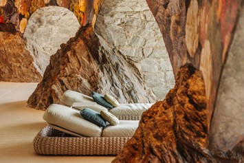 Luxushotel: Ruheraum gebaut um natürlichen Felsen - Hotel Schloss Seefels