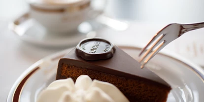 Luxusurlaub - Parkplatz: gebührenpflichtig in Gehweite - Original Sacher-Torte - Hotel Sacher Wien
