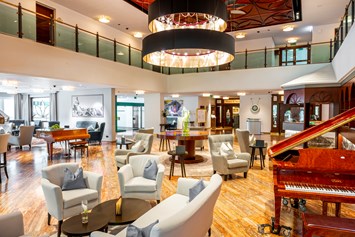 Luxushotel: Lobby " Wohnhalle" - CESTA GRAND  Aktivhotel & Spa