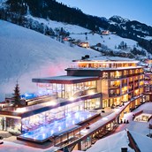 Luxushotel: Außenansicht Winter - DAS EDELWEISS - Salzburg Mountain Resort