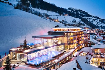 Luxushotel: Außenansicht Resort Winter - DAS EDELWEISS Salzburg Mountain Resort