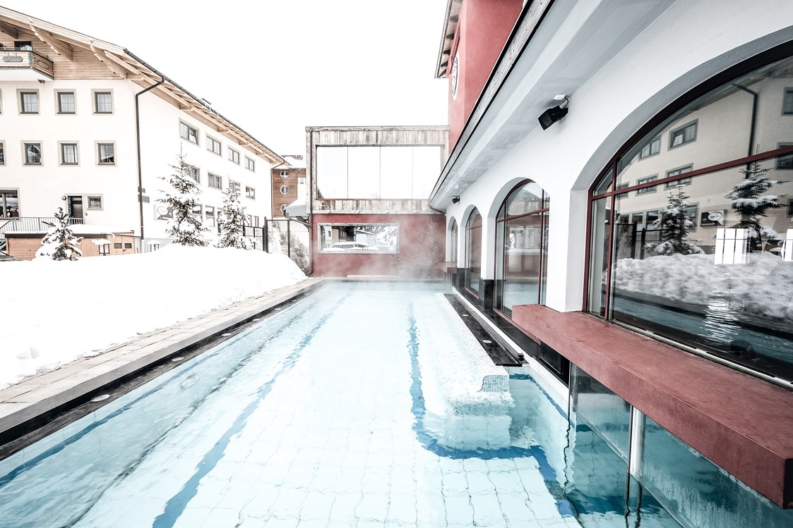 Luxushotel: Außenpool mit 32 Grad warmen Wasser - Hotel Rigele Royal****Superior