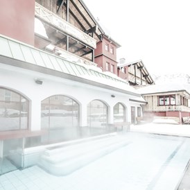 Luxushotel: Außenpool mit 32 Grad warmen Wasser - Hotel Rigele Royal****Superior