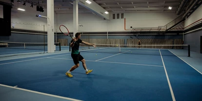 Luxusurlaub - Hotel-Schwerpunkt: Luxus & Familie - Tennishalle im Alpina Alpendorf - Alpina Alpendorf