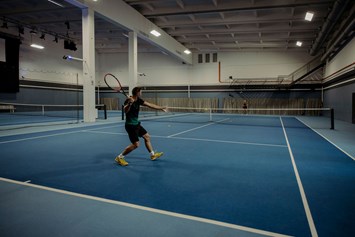 Luxushotel: Tennishalle im Alpina Alpendorf - Alpina Alpendorf