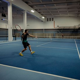 Luxushotel: Tennishalle im Alpina Alpendorf - Alpina Alpendorf