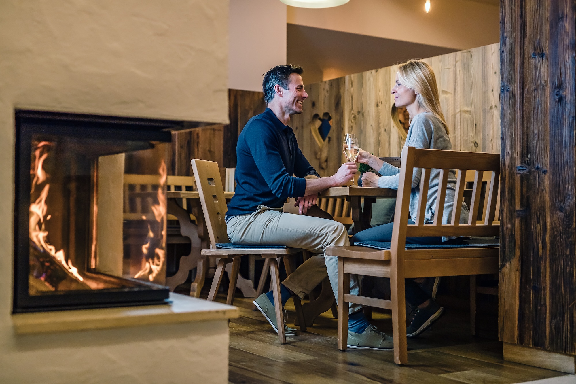 Luxushotel: Bar/Lobby mit Kamin - Ellmauhof - das Generationenresort ****S