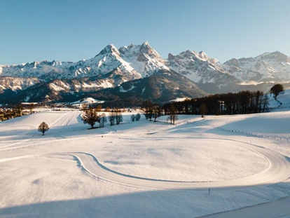 Luxusurlaub - Bar: Poolbar - Langlaufloipe direkt vor der Tür - Ritzenhof – Hotel und Spa am See