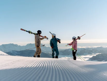 Luxusurlaub - Bar: Poolbar - Skifahren im Skicircus Saalbach Hinterglemm Leogang Fieberbrunn - Ritzenhof – Hotel und Spa am See