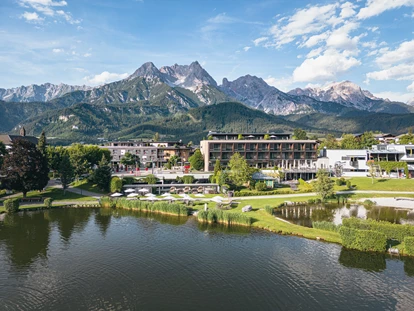 Luxusurlaub - Bar: Poolbar - Ritzenhof – Hotel und Spa am See - Ritzenhof – Hotel und Spa am See