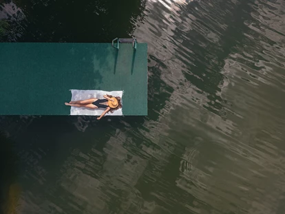 Luxusurlaub - Bar: Poolbar - Sonnenbaden am Ritzensee - Ritzenhof – Hotel und Spa am See