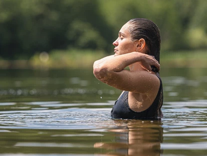 Luxusurlaub - Bar: Poolbar - Slow down. - Ritzenhof – Hotel und Spa am See