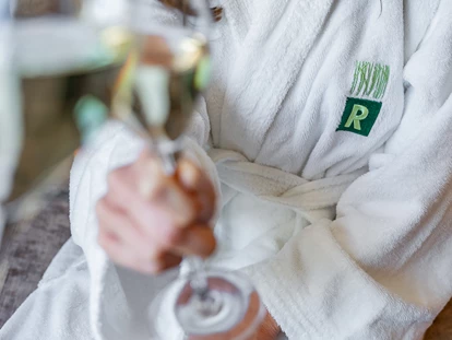 Luxusurlaub - Bar: Poolbar - Einfach genießen.  - Ritzenhof – Hotel und Spa am See